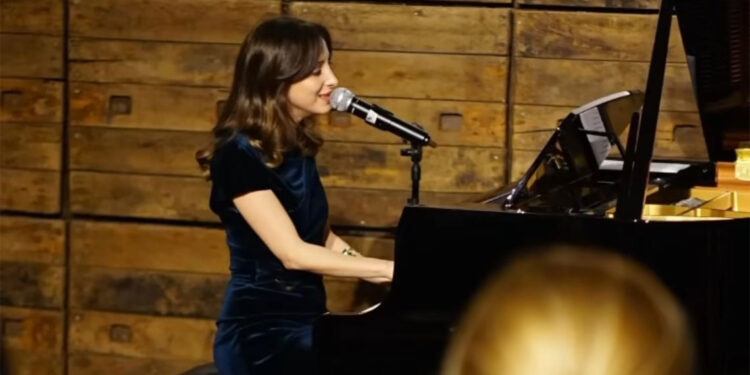 Ceren Gündoğdu müzikseverlere unutulmaz bir gece yaşattı