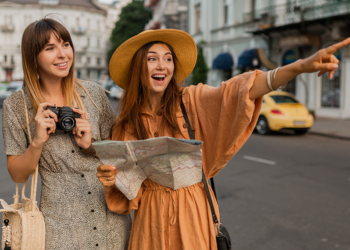 Çok gezen mi bilir çok okuyan mı?