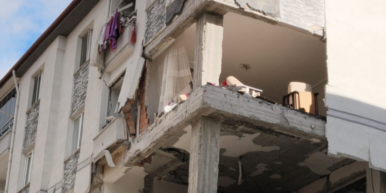 Çorum'daki doğal gaz patlamasında faciadan dönüldü