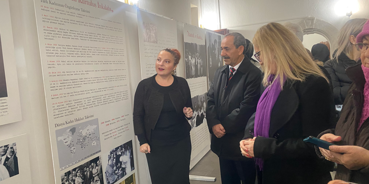 Cumhuriyet'in Öncü Kadınları Sergisi sanatseverlerle buluştu