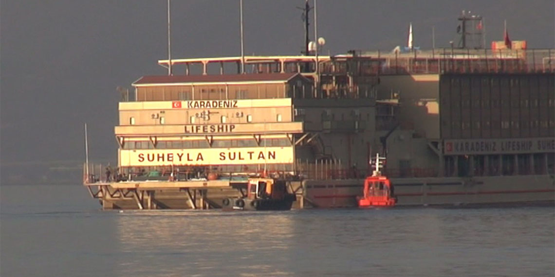 Hatay’ın İskenderun ilçesinde balıkçı barınağına demirleyerek yaklaşık 16 bin depremzedeye barınma imkanı sunan yaşam gemilerinden Süheyla Sultan Gemisi körfezden ayrıldı.