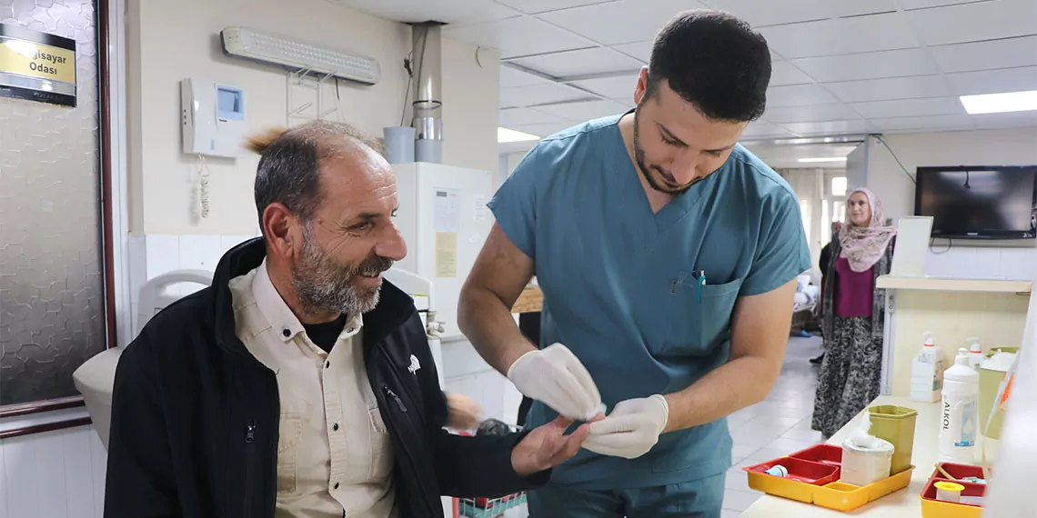 Diyarbakır’da, dicle üniversitesi hastanesi endokrinoloji ve metabolizma hastalıkları bölümü ekipleri tarafından ‘diyabet günü’ etkinlikleri kapsamında kentin 2 noktasında 1 hafta boyunca yapılan ölçümlerde, bin 4 kişiden 84'ü diyabetli çıktı.