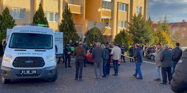 Dairede cesetleri bulunan sevgililer, çekiçle öldürülmüş