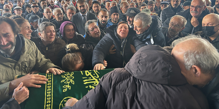 Dershane yangınında ölen öğretmene gözyaşlarıyla veda