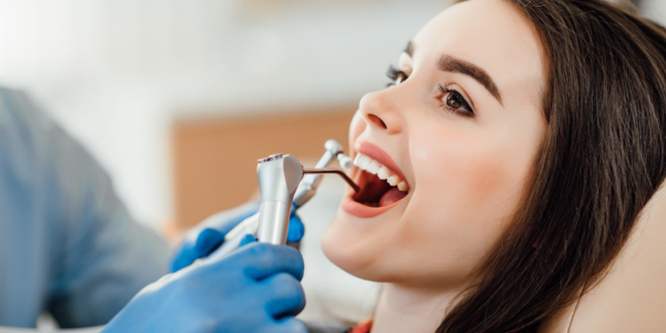 Diş taşları tedavi edilmezse enfeksiyona neden olabiliyor