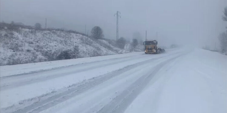 Erzincan-Sivas karayolu ulaşıma kapandı