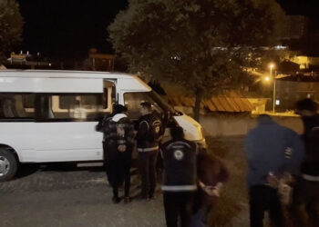 Erzincan'da göçmen kaçakçısı 4 kişi tutuklandı