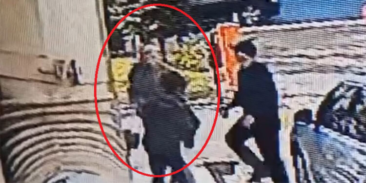 Eski yönetici binanın yeni yöneticisi kadına yumruk attı