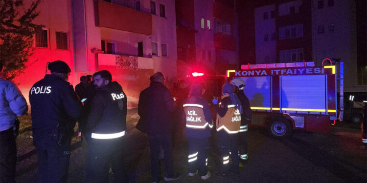 Evin mutfak tabanı çöktü, 4 katlı bina tahliye edildi