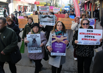 Edirne'de kadınlardan şiddete karşı yürüyüş