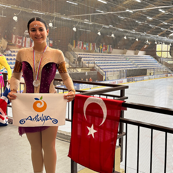 Eğlence amaçlı buz pistindeki antrenmanla Avrupa'da ikinci oldu