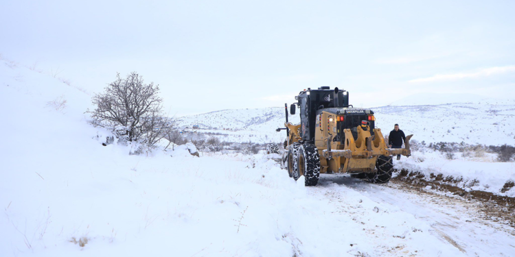Elazığ'da kapalı 103 köy yolundan 24'ü ulaşıma açıldı