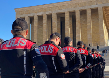 Emniyet teşkilatı üyeleri, Anıtkabir'i ziyaret etti