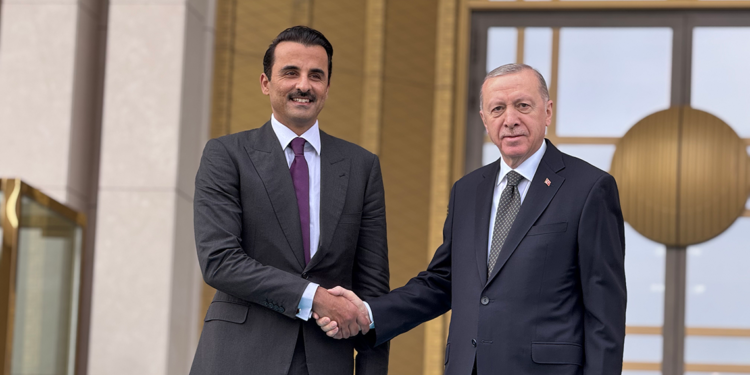 Erdoğan, Katar Emiri El Sani'yi resmi törenle karşıladı