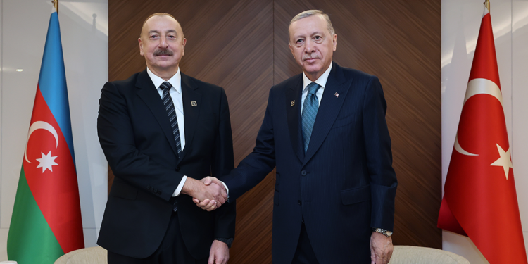 Erdoğan Kırgızistan'da İlham Aliyev ile görüştü