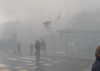 Esenyurt'ta sağlık malzemeleri üretilen fabrikada yangın