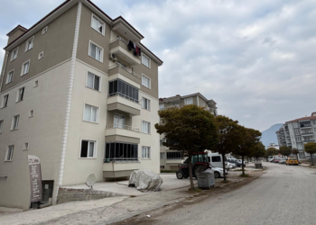 Evde çıkan yangında anne ile oğlu öldü