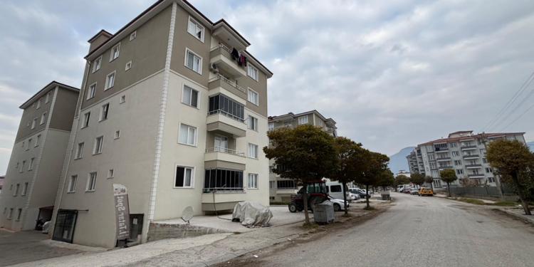 Evde çıkan yangında anne ile oğlu öldü