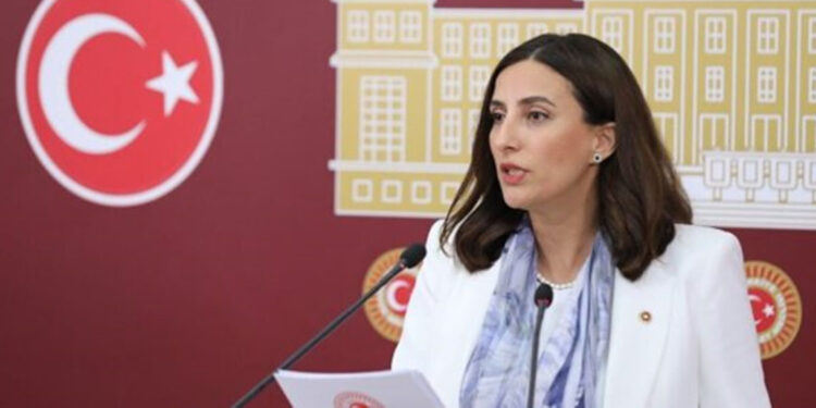 Türkiye bir gecede tek bir kişinin imzasıyla nefessiz kalıyor!