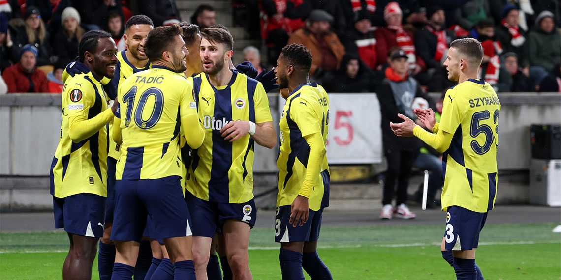Fenerbahçe Teknik Direktörü Jose Mourinho, “İlk yarıda rakibimize 2-3 tane pozisyon verdik. İkinci yarıda takım daha farklıydı. Daha dengeli ve özgüvenliydi. Zor bir maç oldu” dedi.