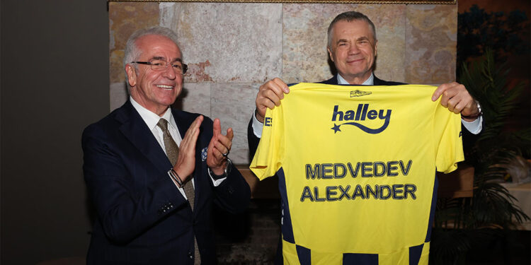 Fenerbahçe FK Zenit Başkanı ile bir araya geldi