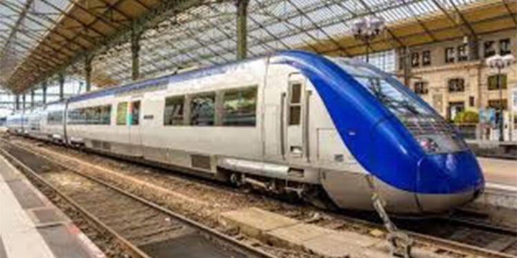 Fransa'da demir yolu çalışanları süresiz grevde