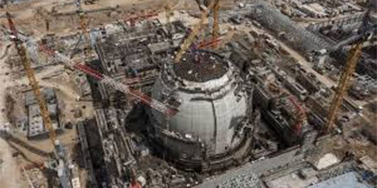 Fukuşima Nükleer Santrali'nden ilk radyoaktif yakıt örneği alındı