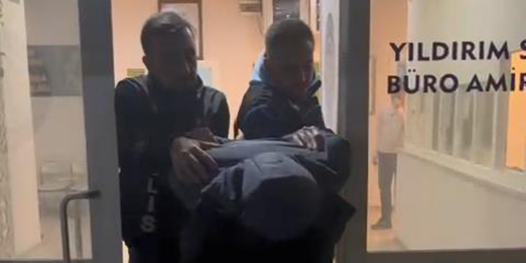 Firari hükümlü, maç bitince gözaltına alınması için polise yalvardı