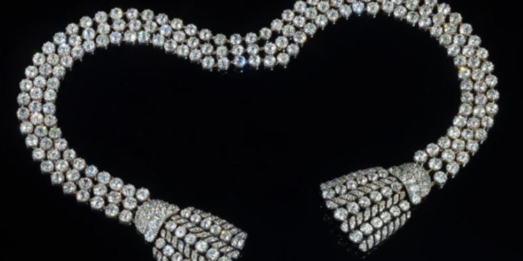 Fransa Kraliçesi Antoinette'in elmas kolyesi 4,81 milyon dolara satıldı