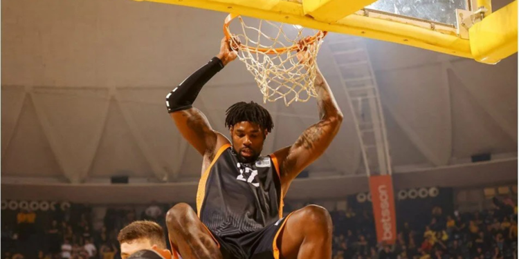 Galatasaray maçında inanılmaz performans; 3 dakikada 19 sayı ettı