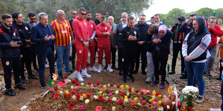Galatasaraylı oyuncular, Yiğit'in mezarını ziyaret etti