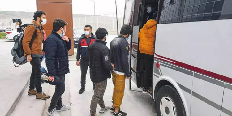 Geri gönderme merkezlerinde 'kötü muamele' iddialarına yanıt