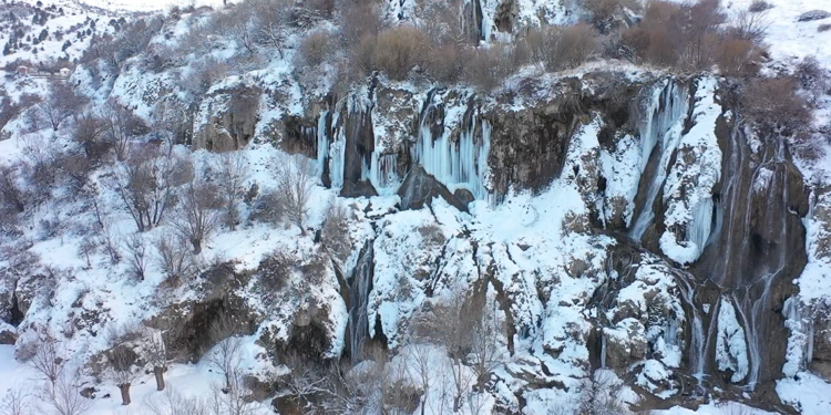 Girlevik Şelalesi, ziyaretçilere görsel şölen sunuyor