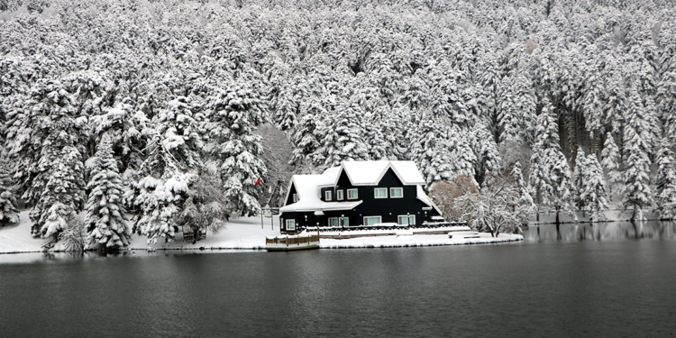 Gölcük Tabiat Parkı'nda kar güzelliği