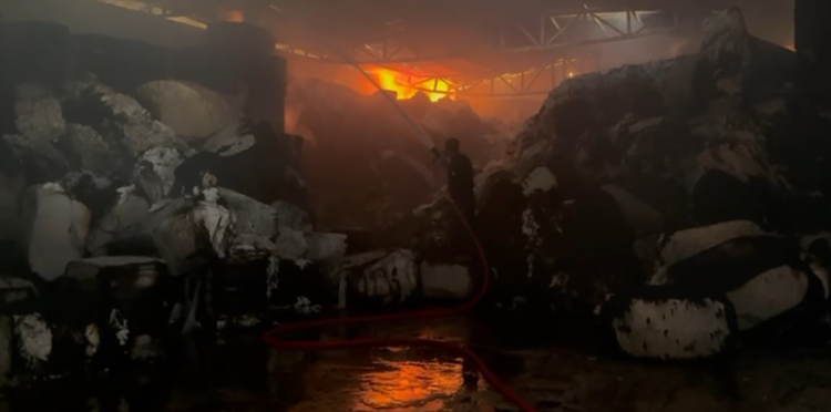 Hatay'da çırçır fabrikasında yangın