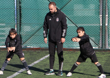 İkiz kız kardeşler, Beşiktaş JK Akademisi’ne seçildi