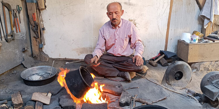 İlçenin tek kalaycısı, bu işin son nesli