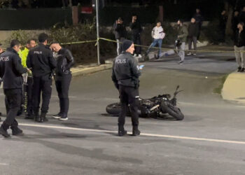 Arnavutköy'de motosikletler kafa kafaya çarpıştı; 1 ölü