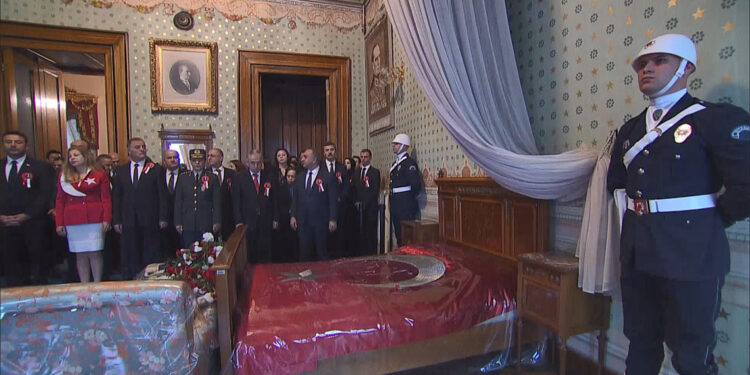 Atatürk ölümünün 86'ncı yıldönümünde Dolmabahçe Sarayı'nda anıldı