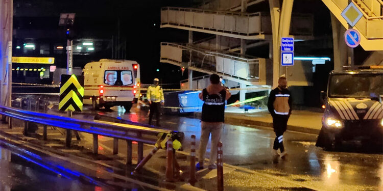 Trafik ekibine İETT otobüsü çarptı: 1 polis şehit