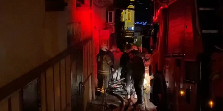 Fatih'te ayakkabı atölyesinde çıkan yangın söndürüldü