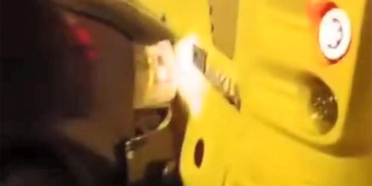 Araç sürücüsüyle İETT şoförü arasında 'Neden çarptın' kovalamacası