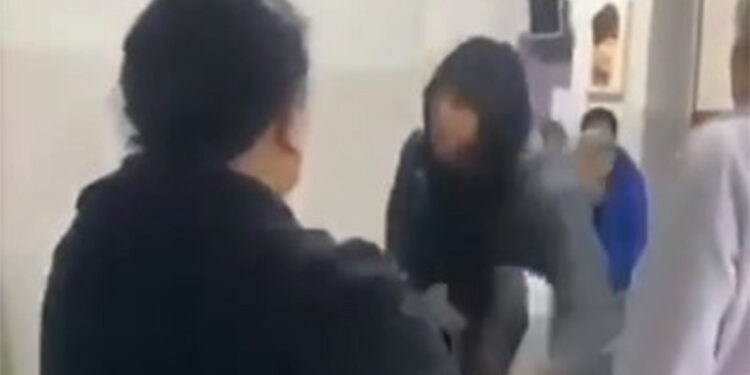 Güngören'de aile sağlığı merkezinde ortalığı birbirine kattı 