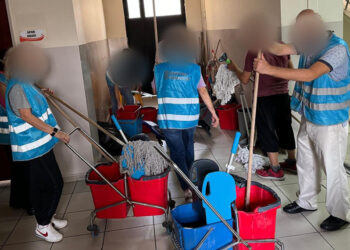 Hükümlüler ara tatilde 12 okul temizledi