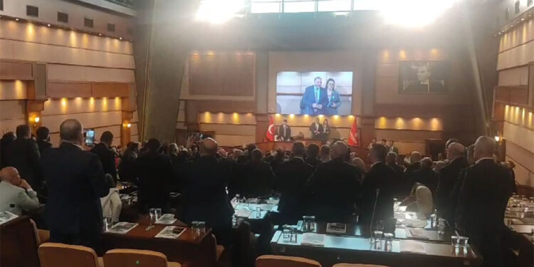 İBB Meclisi'nde 'Söz vermeme' tartışması