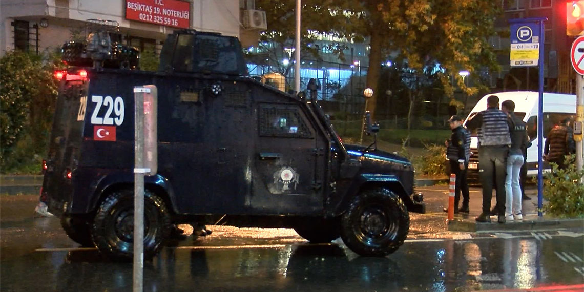 Beşiktaş'taki İsrail Başkonsolosluğu çevresinde pompalı tüfekle havaya ateş açan kişi polisi harekete geçirdi.