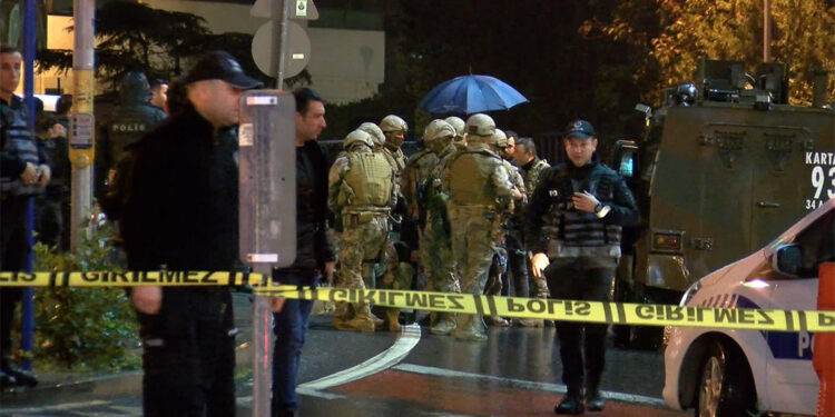 Beşiktaş'taki İsrail Başkonsolosluğu'nda önünde panik