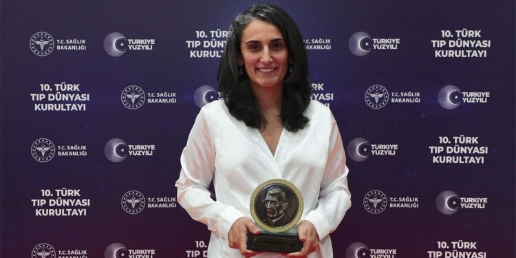 Canan Dağdeviren 2024 TÜSEB Aziz Sancar Bilim Ödülü aldı