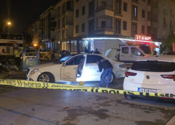 Sancaktepe'de iş yerini kurşunladılar