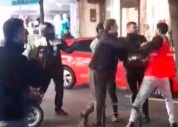 Şişli'de motosikletli kuryeler sürücüyü darbetti